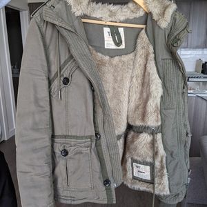 🌞 TNA Parka - Size L